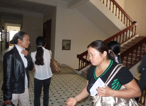 Cô Giáo Thủy lo lắng vì bị mất bảng điểm, sợ không được vào biên chế. Ảnh: Nguyên Khoa