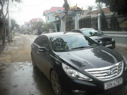 Nhìn những căn biệt thự thẳng lối, mọc như nấm, ít ai nghĩ đây chỉ là vùng quê lúa.