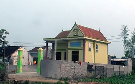 Ngôi nhà mới khang trang của chị Sinh với 7 đứa con.