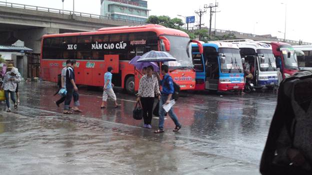 Thời tiết mưa cũng không ngăn được tinh thần Tình Nguyện của mọi người