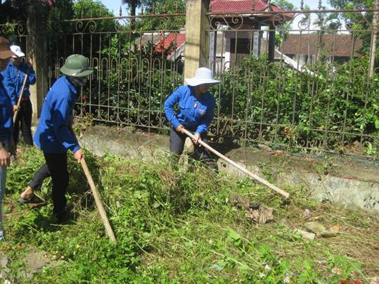 Vệ sinh bên ngoài tượng đài