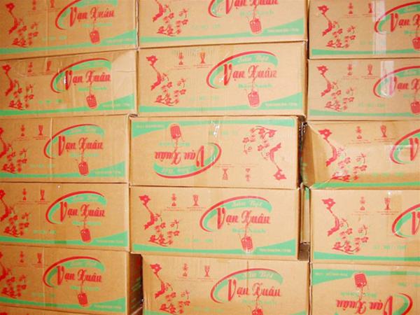 Sữa Vạn Xuân của Cty Rồng Vàng Việt Nam được bán ở các trường học Yên Thành - Ảnh: P.S