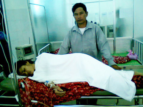 Chị Thơ đang nằm điều trị tại bệnh viện chiều 2/10