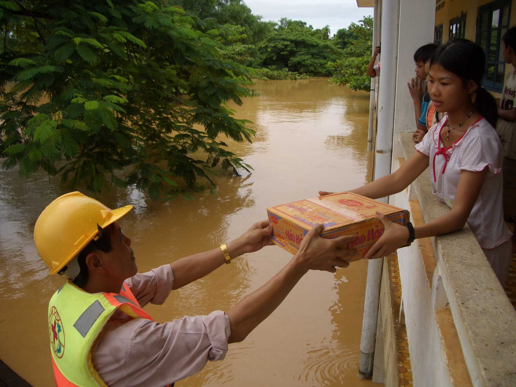 Miền trung chim trong bão lũ