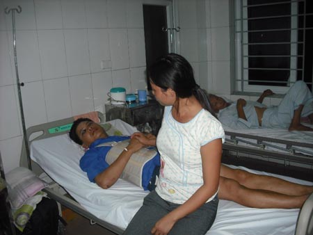 Thầy giáo Phạm Văn Tấn tại BV 115, TP Vinh, tỉnh Nghệ An