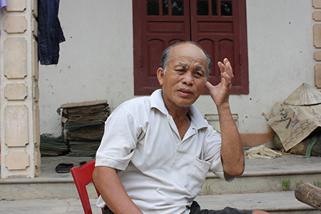 Ông Nguyễn Đức Quang - thủ chỉ của Tân Thuỷ - nói về nguyện vọng của bà con về việc lập làng. Ảnh: P.V.T