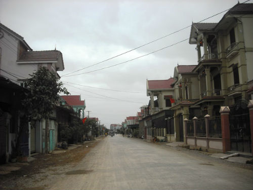 Nhìn những căn biệt thự thẳng lối, mọc như nấm, ít ai nghĩ đây chỉ là vùng quê lúa.