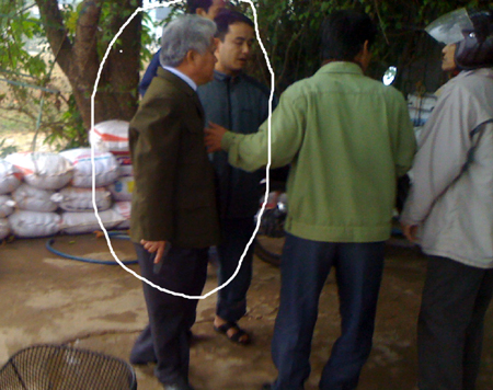 Ông Nguyễn Xuân Vỵ - cầm súng chính thức bị cơ quan chức năng phạt hành chính, giao cho chính quyền địa phương giáo dục, quản lý.