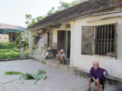 Mái nhà đơn sơ của mẹ con bà Phan Thị Đào .