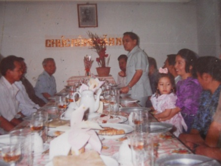 Ông Đúc tiếp đón các vị lãnh đạo trong và ngoài nước. Ảnh: TL