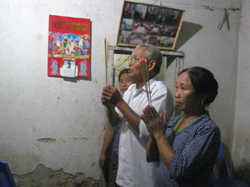 Vợ chồng thương binh Võ Văn Thiêm hơn 13 năm chăm sóc, phụng dưỡng Mẹ VNAH Lê Thị Em