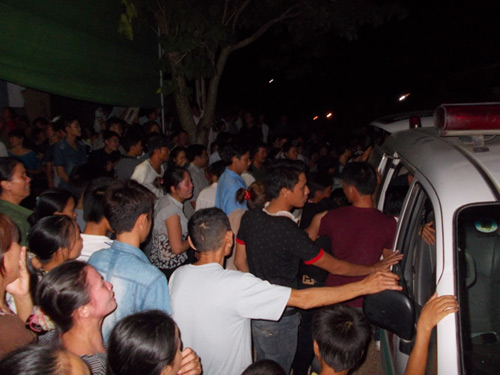 Phút trở về trong nước mắt (ảnh Công Đặng)