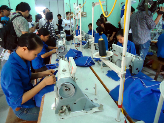 Những học viên lớp may công nghiệp